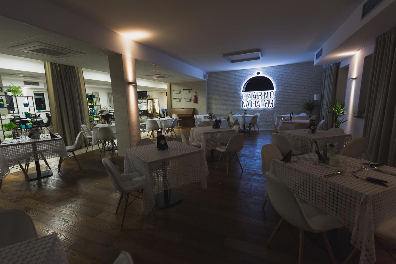 Czarno Na Bialym Hotel Krakow Exterior photo